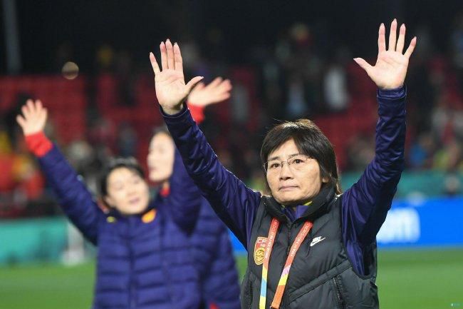 少妇厨房与子伦厨房视频大全