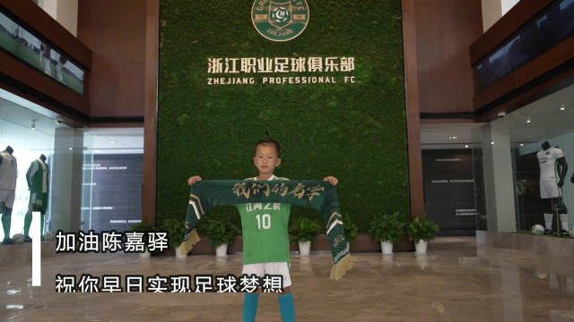 女仆扒开给客人玩